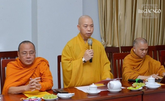 Thượng tọa Thích Quang Thạnh báo cáo và thông qua quyết định chuẩn y nhân sự của Giáo hội về Hội đồng Điều hành Học viện Phật giáo VN tại TP.HCM nhiệm kỳ 2022-2027