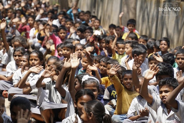 Trẻ em Ấn Độ tại các trường tình thương do chư Tăng Ni người Việt lập