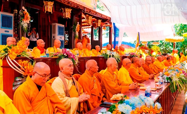 Chư tôn đức chứng minh