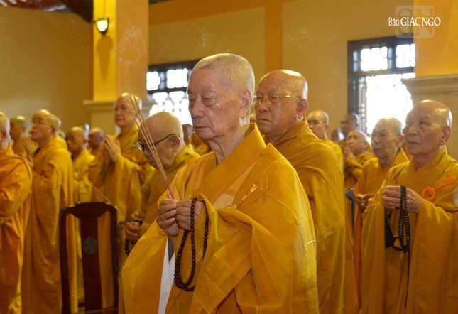 Đức Pháp chủ GHPGVN và chư vị Trưởng lão tưởng niệm