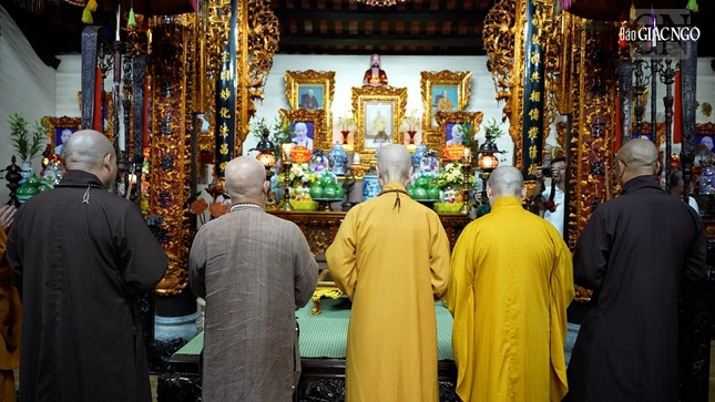 Trước Tổ đường chùa Vọng Cung