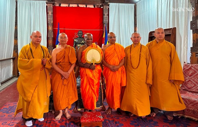 Phái đoàn với ngài Tăng trưởng Malwatte