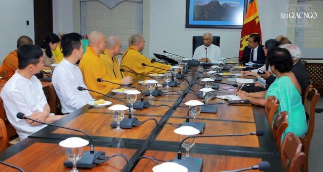 Hội kiến với Thủ tướng Dinesh Gunawardena và các quan chức Chính phủ Sri Lanka