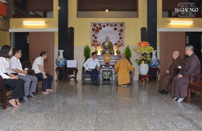 Quang cảnh buổi thăm tại chùa Huê Nghiêm Quang cảnh buổi thăm tại chùa Huê Nghiêm