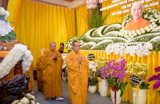 Thành kính hữu nhiễu kim quan