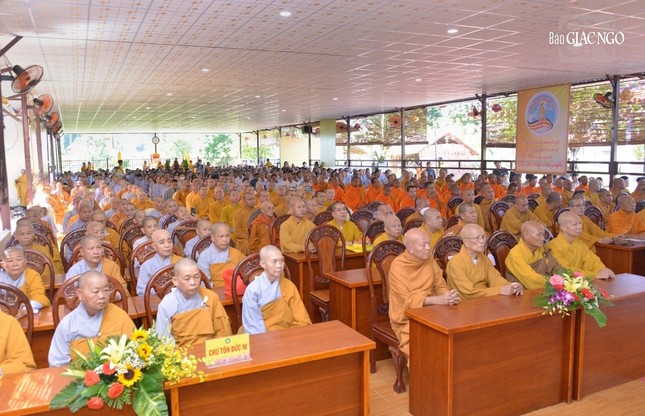 Lắng nghe huấn thị của Đức Pháp chủ GHPGVN Lắng nghe huấn thị của Đức Pháp chủ GHPGVN