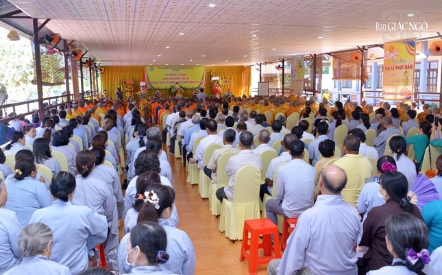 Quang cảnh buổi cung đón Đức Pháp chủ GHPGVN đến thiền viện Trúc Lâm Sóc Trăng thăm và sách tấn Quang cảnh buổi cung đón Đức Pháp chủ GHPGVN đến thiền viện Trúc Lâm Sóc Trăng thăm và sách tấn