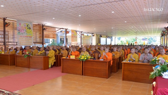 Chư Tăng Ni, ông Trưởng ban Tôn giáo tỉnh và Phật tử tham dự Chư Tăng Ni, ông Trưởng ban Tôn giáo tỉnh và Phật tử tham dự