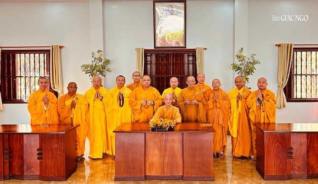 Phái đoàn cùng với Đức Pháp chủ GHPGVN