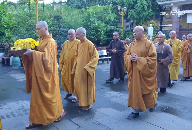 Đức Pháp chủ và chư tôn đức phái đoàn tháp tùng quang lâm Đức Pháp chủ và chư tôn đức phái đoàn tháp tùng quang lâm