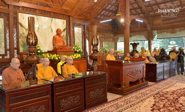 Tại thính pháp đường thiền viện Thường Chiếu