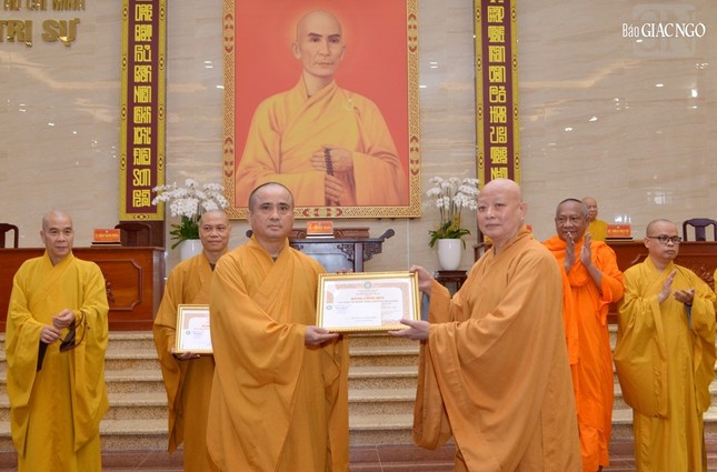 Tuyên dương Ban Thông tin - Truyền thông đã làm tốt công tác lan tỏa không khí chuỗi hoạt động thuộc các đại lễ quan trọng của Phật giáo tại TP.HCM