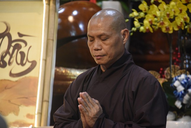 Theo Thượng tọa Thích Trí Chơn, Phó Trưởng ban Văn hóa T.Ư GHPGVN, Trưởng ban Văn hóa Phật giáo TP.HCM: Việc hóa trang thành Đức Phật để livestream bán hàng với những lời lẽ không hay đã phần nào xúc phạm niềm tin tôn giáo