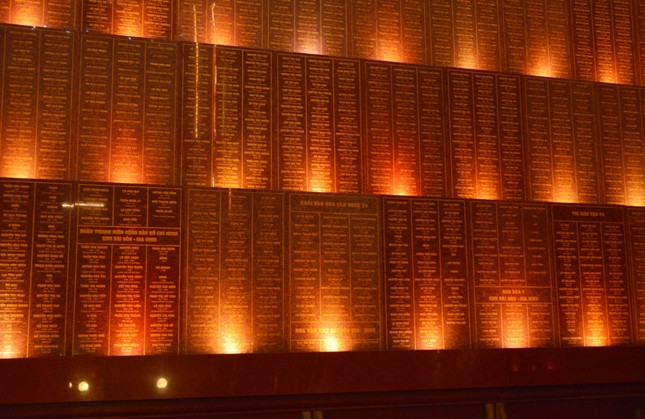 Nơi đây thờ phụng hơn 44 ngàn liệt sĩ, các vị lãnh đạo, các Anh hùng lực lượng vũ trang, Bà mẹ Việt Nam anh hùng