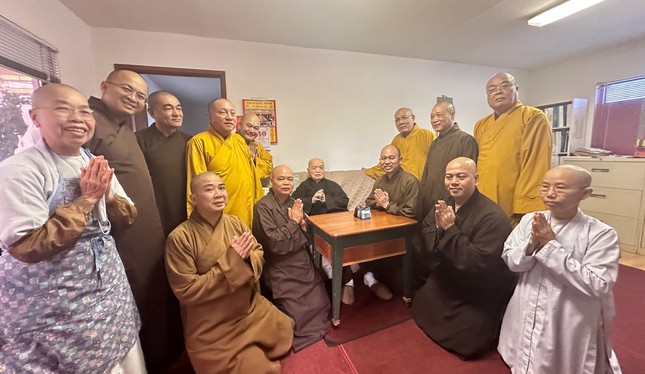 Phái đoàn đã thăm và làm việc, gặp gỡ chư tôn đức Tăng Ni tại Hoa Kỳ