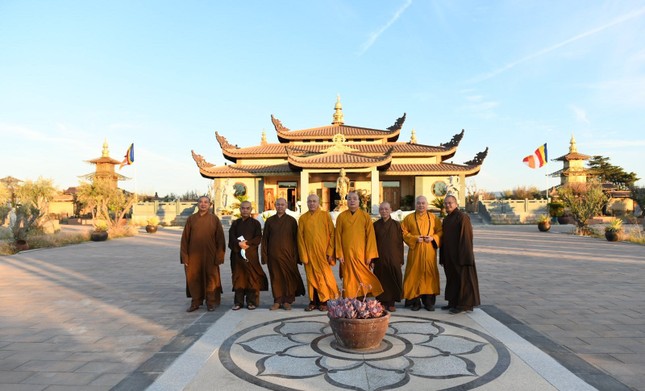 Phái đoàn đã thăm và làm việc, gặp gỡ cộng đồng người Việt Nam tại thành phố Raleigh, tiểu bang Bắc Carolina; các chùa ở quận Bakersfield, Pomona vùng Los Angeles, quận San Diego, East Palo Alto, và Santa Clara thuộc bang California