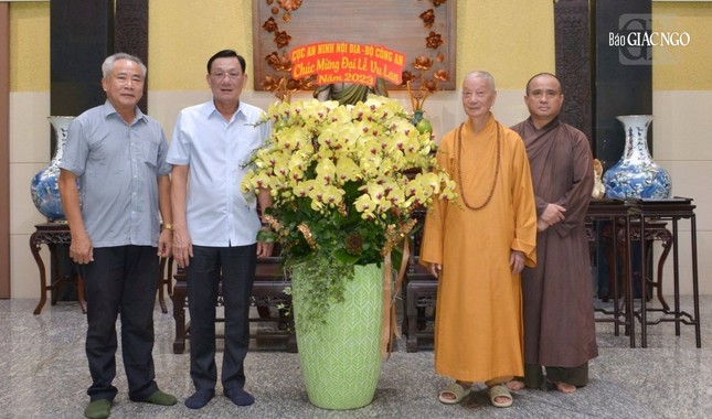 Thiếu tướng Cục trưởng Cục An ninh nội địa - Bộ Công an chúc mừng Đại lễ Vu lan đến Đức Pháp chủ GHPGVN Thiếu tướng Cục trưởng Cục An ninh nội địa - Bộ Công an chúc mừng Đại lễ Vu lan đến Đức Pháp chủ GHPGVN