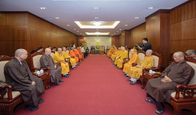 Quang cảnh buổi thăm tại trung tâm hành chánh, văn hóa và tâm linh Việt Nam Quốc Tự - Văn phòng của Đức Pháp chủ GHPGVN