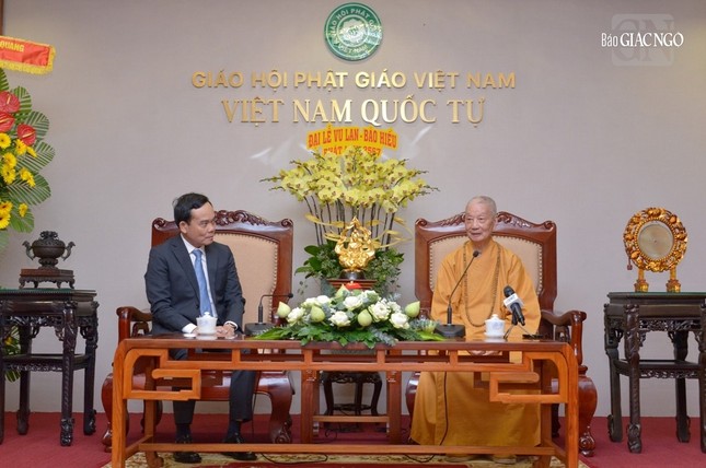 Đức Pháp chủ GHPGVN cảm ơn và chia sẻ về cách tri ân, kế thừa một cách thiết thực trong đời sống hiện tại là nỗ lực xây dựng đưa đất nước lên một tầm cao mới