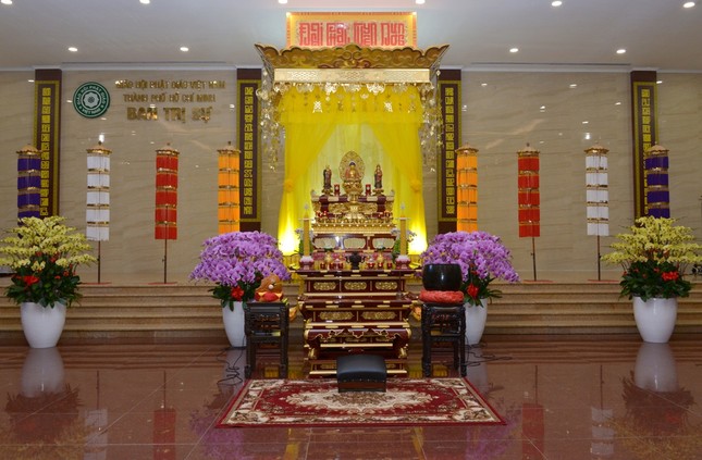 Đàn tràng Pháp hội Vu lan trần thiết trang nghiêm tại hội trường Việt Nam Quốc Tự Đàn tràng Pháp hội Vu lan trần thiết trang nghiêm tại hội trường Việt Nam Quốc Tự