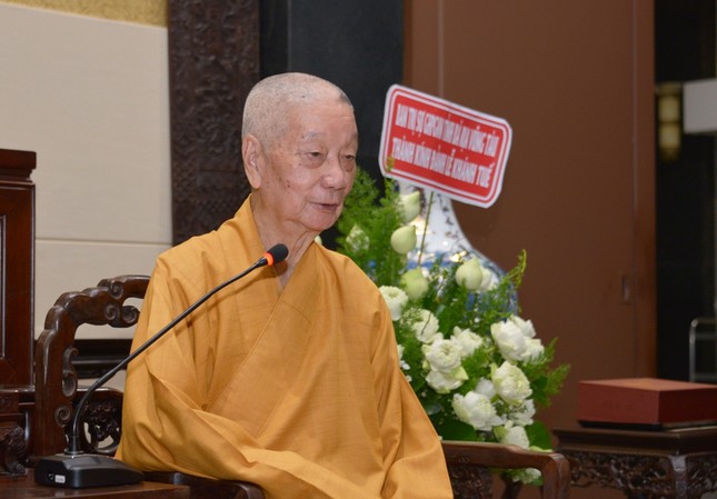 Đức Pháp chủ huấn thị, nhắc nhở chư Ni trưởng cần quan tâm hơn nữa việc giáo dục Ni trẻ và tuân thủ tinh thần Bát kỉnh pháp Đức Pháp chủ huấn thị, nhắc nhở chư Ni trưởng cần quan tâm hơn nữa việc giáo dục Ni trẻ và tuân thủ tinh thần Bát kỉnh pháp