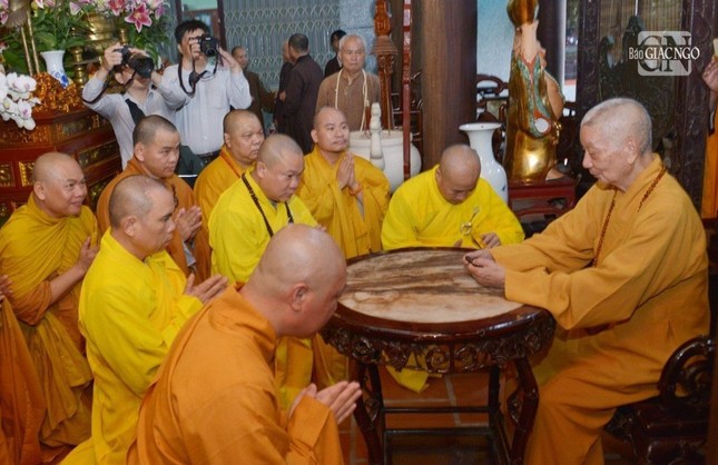 Đức Pháp chủ huấn thị cho chư Tăng Ni Ban Trị sự GHPGVN tỉnh Bà Rịa - Vũng Tàu nhân dịp đến cung đón ngài tại Linh Phong Thiền Uyển và thỉnh cầu giáo giới