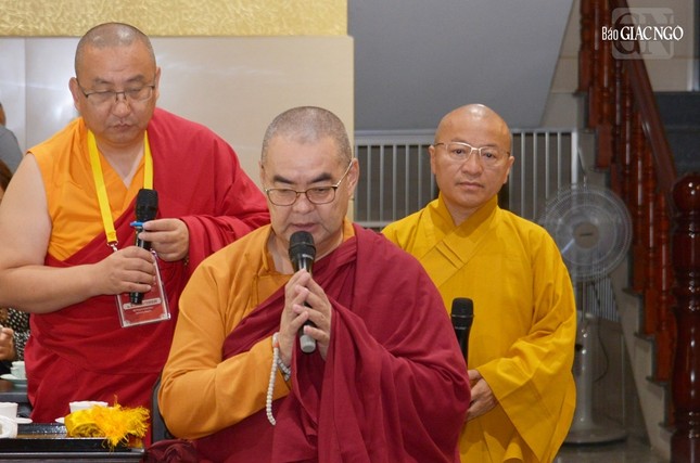 Lạt-ma Khunkur Byambajav, Tổng Thư ký ABCP đã vấn an, dâng lời chúc trường thọ đến Đức Pháp chủ GHPGVN
