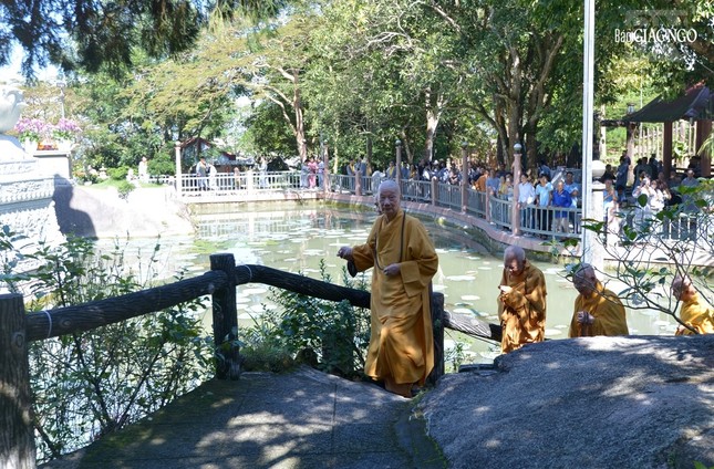 Trưởng lão Hòa thượng tiếp nối Thầy bổn sư là cố Đại lão Hòa thượng Thích Trí Đức, chủ trương đại trùng tu, phục hồi ngôi cổ tự và cảnh quan nơi núi Thị Vãi