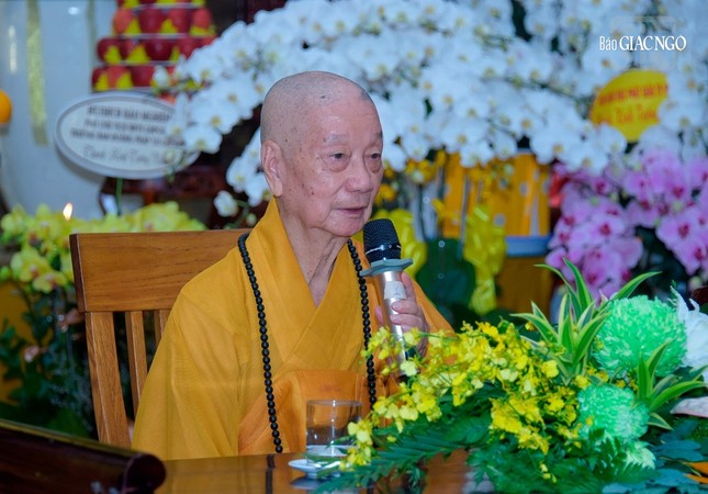 Đức Pháp chủ GHPGVN chia sẻ tại buổi thăm, thắp hương tưởng niệm