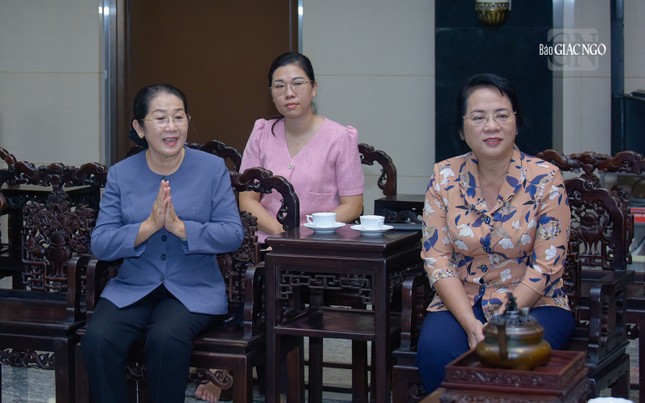 Nguyên Phó Bí thư Thành ủy TP.HCM Võ Thị Dung thăm hỏi Đức Pháp chủ GHPGVN Nguyên Phó Bí thư Thành ủy TP.HCM Võ Thị Dung thăm hỏi Đức Pháp chủ GHPGVN