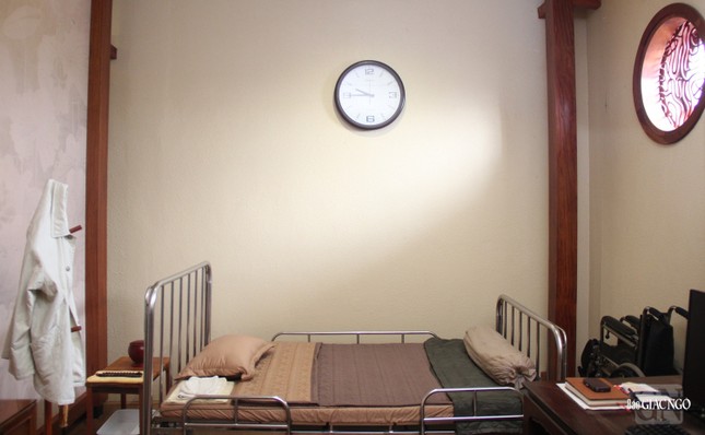 Chiếc giường và các vật dụng quen thuộc của bậc Thượng nhân Chiếc giường và các vật dụng quen thuộc của bậc Thượng nhân