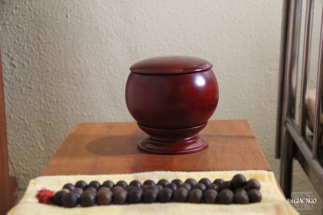 Bình bát và chuỗi tràng hạt Bình bát và chuỗi tràng hạt