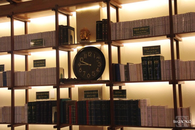 Các tác phẩm của ngài đã xuất bản cùng chiếc đồng hồ dừng ở thời điểm ngài xả báo thân 4 năm trước tại chùa Từ Đàm Các tác phẩm của ngài đã xuất bản cùng chiếc đồng hồ dừng ở thời điểm ngài xả báo thân 4 năm trước tại chùa Từ Đàm