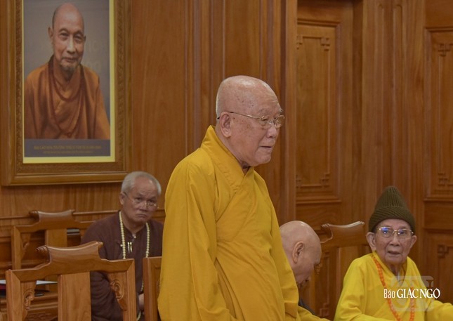 Chư Trưởng lão bày tỏ chính kiến và kiến nghị