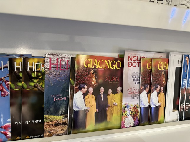 Lần đầu tiên, Báo Giác Ngộ được trưng bày tại các phòng chờ của sân bay quốc nội và quốc tế Lần đầu tiên, Báo Giác Ngộ được trưng bày tại các phòng chờ của sân bay quốc nội và quốc tế