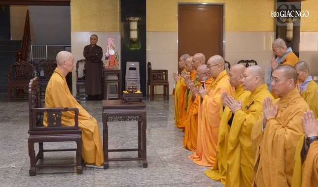 Phái đoàn Ban Trị sự GHPGVN tỉnh Tiền Giang do Thượng tọa Thích Quảng Lộc, Trưởng ban Trị sự dẫn đầu tác bạch