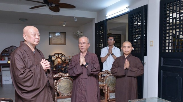 Thượng tọa Thích Chúc Phú khánh tuế đến Hòa thượng Trưởng ban Trị sự GHPGVN TP.HCM Thượng tọa Thích Chúc Phú khánh tuế đến Hòa thượng Trưởng ban Trị sự GHPGVN TP.HCM