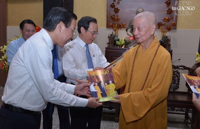 ... và các vị lãnh đạo TP.HCM