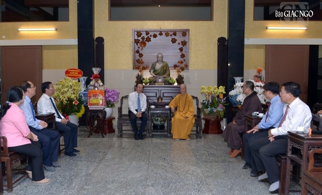 Quang cảnh buổi thăm, chúc Tết của lãnh đạo TP.HCM tại chùa Huê Nghiêm