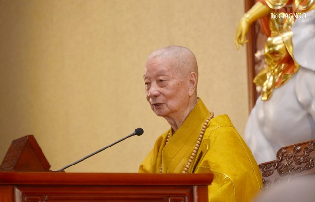 Đức Đệ tứ Pháp chủ GHPGVN khai thị đầu năm cho Tăng Ni, Phật tử tham dự tại giảng đường chùa Huê Nghiêm - TP.Thủ Đức