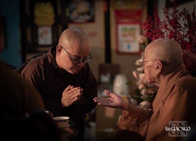 Gần gũi và độ lượng với các thế hệ hậu học - Ảnh: Đăng Huy Gần gũi và độ lượng với các thế hệ hậu học - Ảnh: Đăng Huy