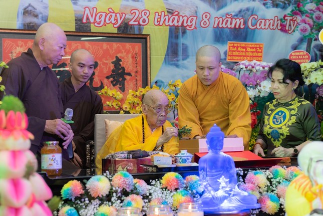 Trong lễ mừng ngài thượng thọ tại chùa Phật Học Xá Lợi - Ảnh: Đăng Huy Trong lễ mừng ngài thượng thọ tại chùa Phật Học Xá Lợi - Ảnh: Đăng Huy