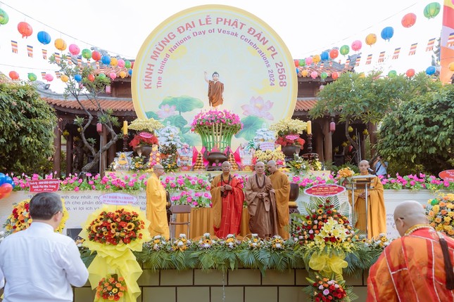 Chư vị giáo phẩm chứng minh