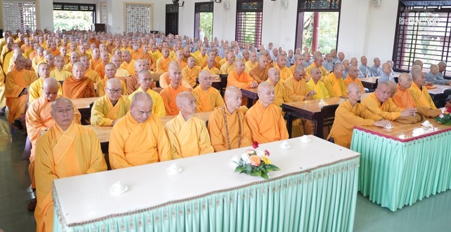 Chư Tăng Ni họp thọ an cư