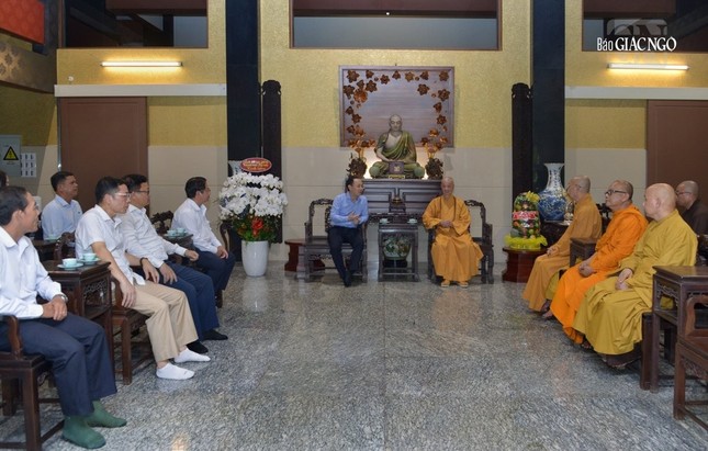 Quang cảnh buổi tiếp tại chùa Huê Nghiêm Quang cảnh buổi tiếp tại chùa Huê Nghiêm