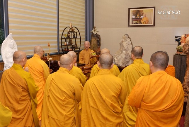 Đức Pháp chủ lưu ý về hiện tượng Tăng Ni lạm dụng mạng xã hội trong việc thuyết giảng và các vấn đề cần quan tâm khác như sự tùy tiện trong nội dung, phê phán các pháp môn, tôn giáo khi chưa đủ nhận thức và thiếu kinh nghiệm hành trì...