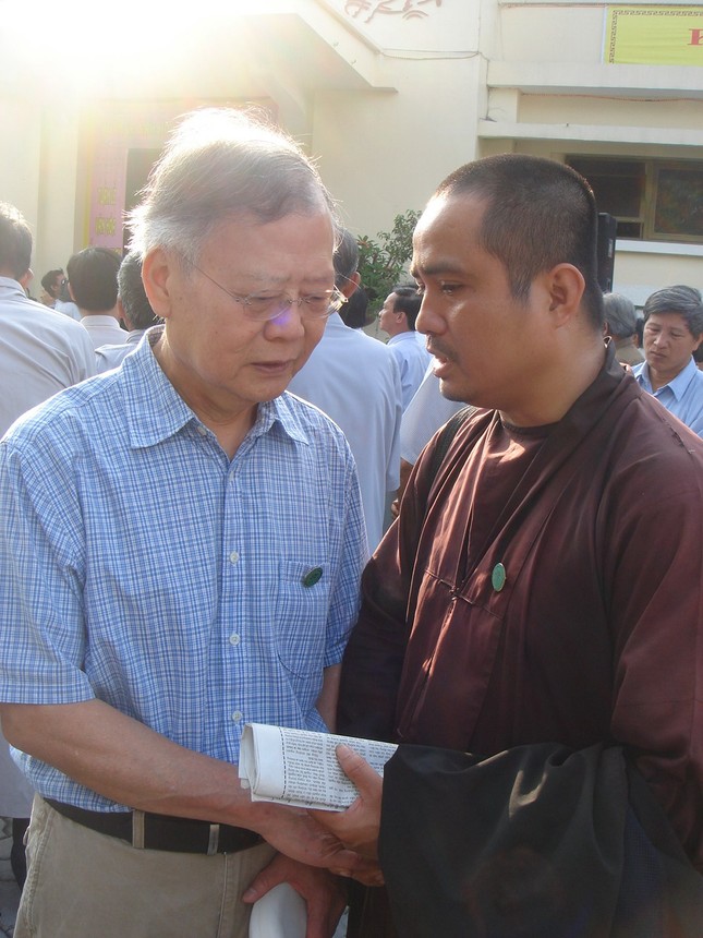 Giáo sư Cao Huy Thuần với Thầy Thích Tâm Hải - Ảnh: TTNT Giáo sư Cao Huy Thuần với Thầy Thích Tâm Hải - Ảnh: TTNT