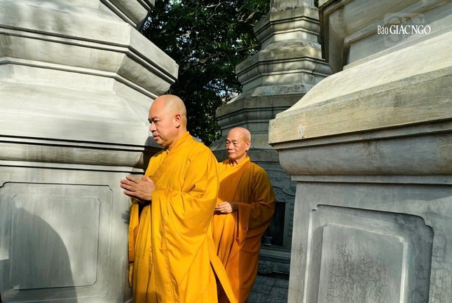 Hữu nhiễu bảo tháp tưởng niệm Hữu nhiễu bảo tháp tưởng niệm