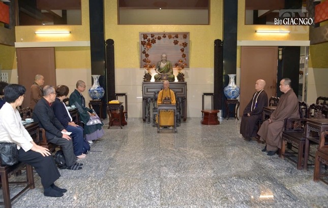 Quang cảnh buổi diện kiến Đức Pháp chủ tại chùa Huê Nghiêm