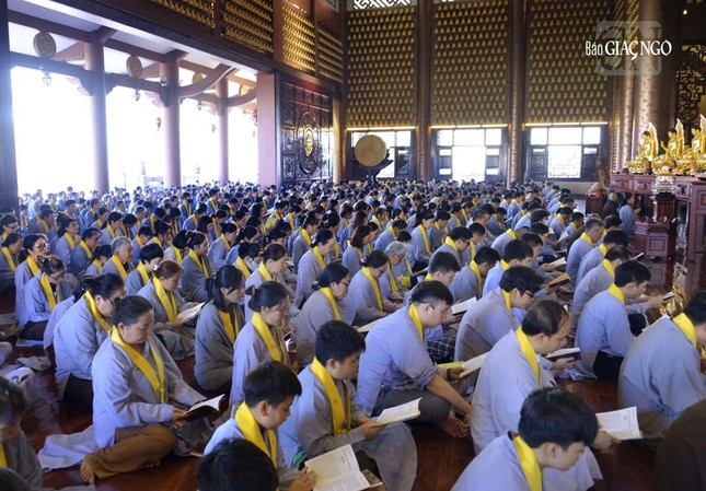 Hình ảnh về lễ quy y và khóa lễ tụng kinh sáng 13-10-2024 tại chánh điện chùa Huê Nghiêm